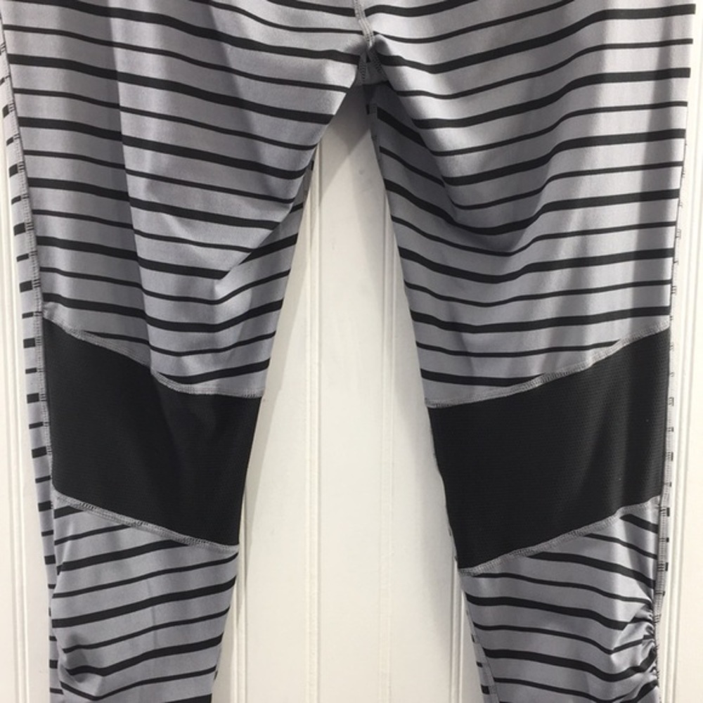 Athleta Gray Black Relay Striped Legging Womens XL Running - Picture 8 of 14